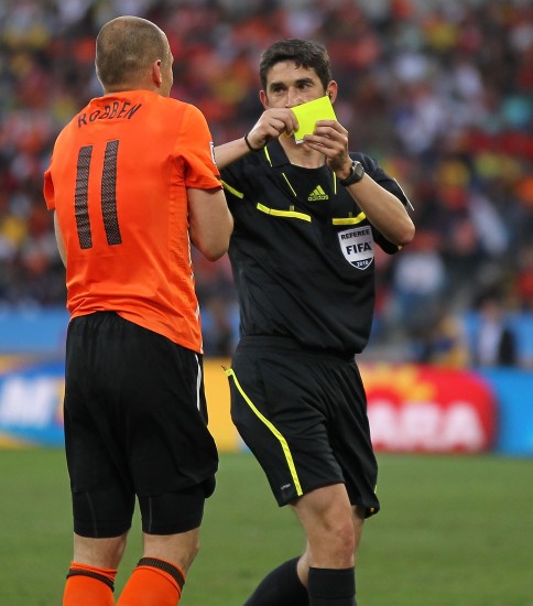 裁判严肃执行比赛规则,不留情面 裁判严肃执行比赛规则,不留情面