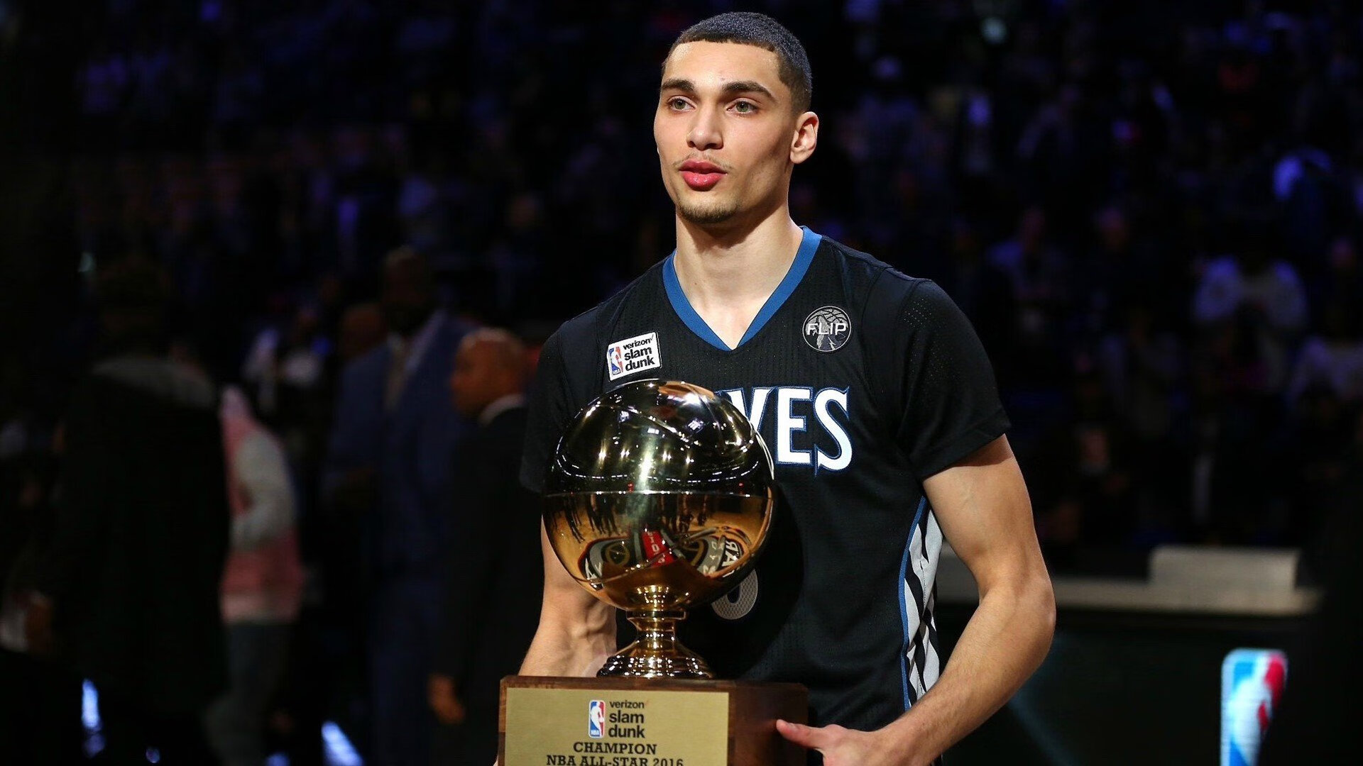 篮网完胜国王,伦纳德关键先生本色,定义比赛新维度