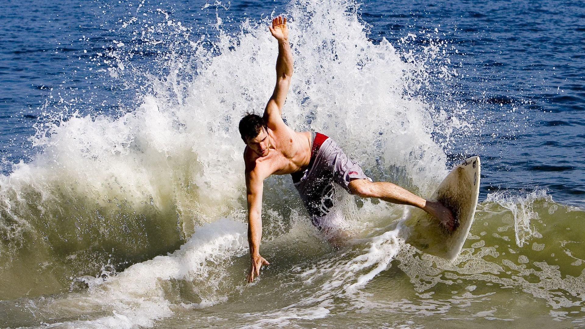 森林狼血拼黄蜂,利拉德成为关键先生